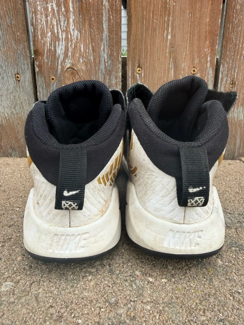 Nike Kids Black White Gold High Top Basketball Shoes Team Hustle Size 2 - Picture 4 of 11